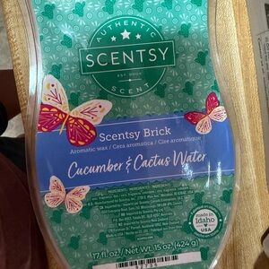 Scentsy Green and Blue Bath & Body Brick